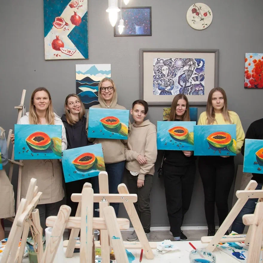 Художественная студия для детей. Оформление арт студии. Арт студия центр. Художественная студия для детей. Творческое пространство.